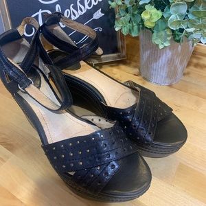 Frye sandle’s size 11